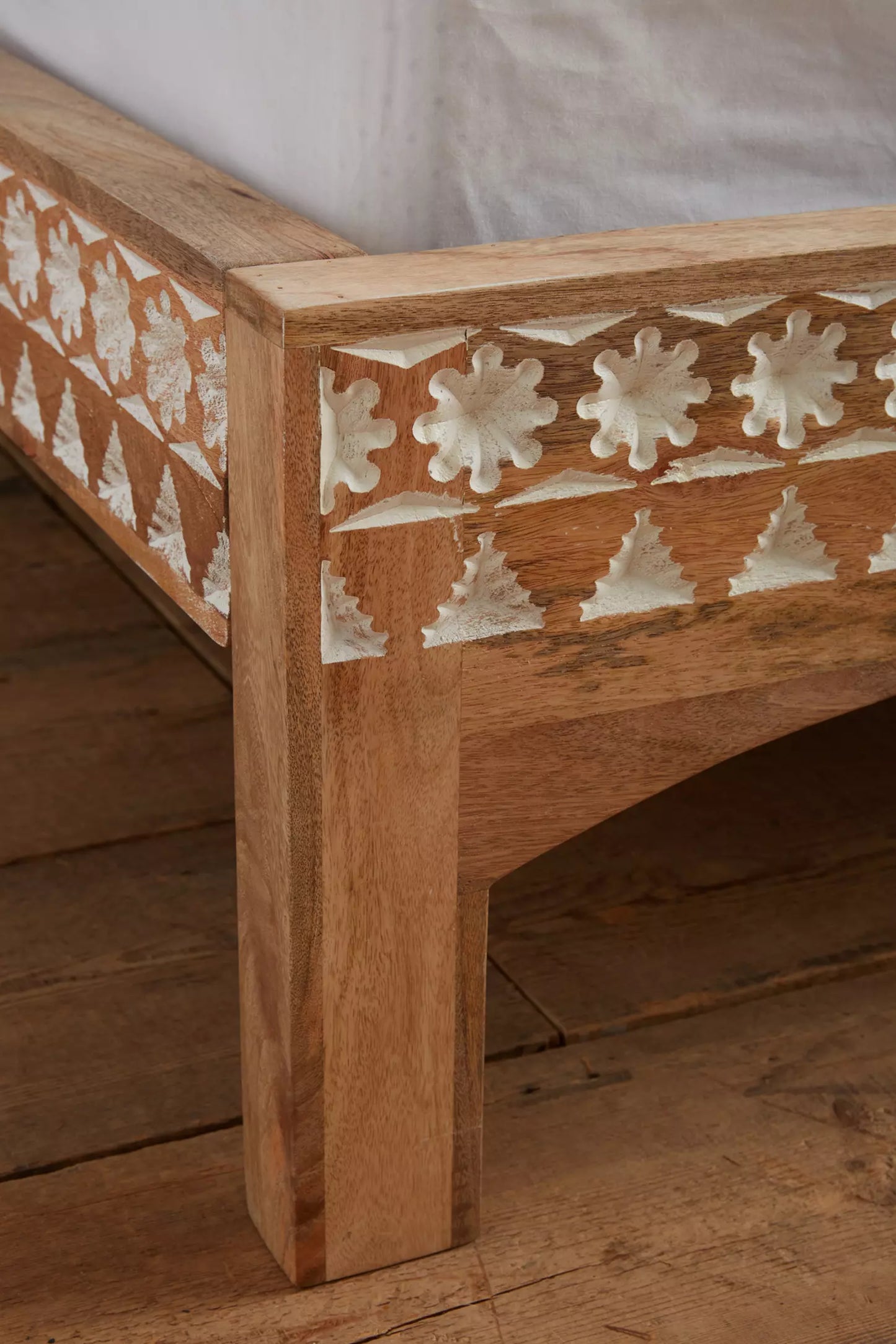 Jodhpur- Handcarved Bed