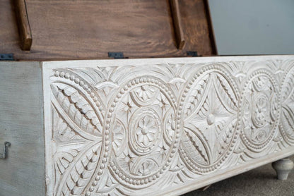 Nakashi - Hand carved Trunk ( White Washed )