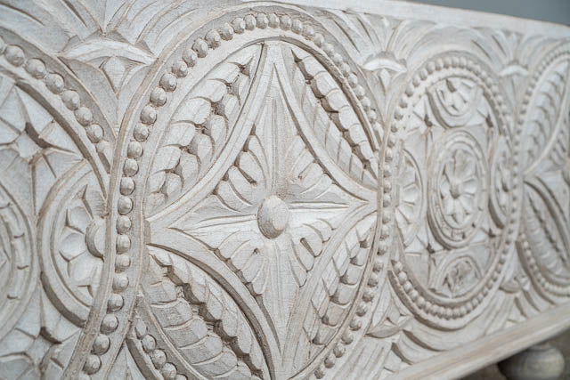 Nakashi - Hand carved Trunk ( White Washed )